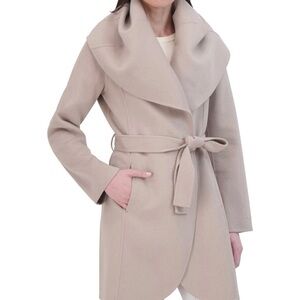 T Tahari Women's Marilyn Coat in Almond